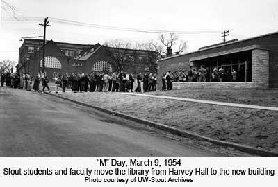Stout Students and faculty move the library from Harvey Hall to new building