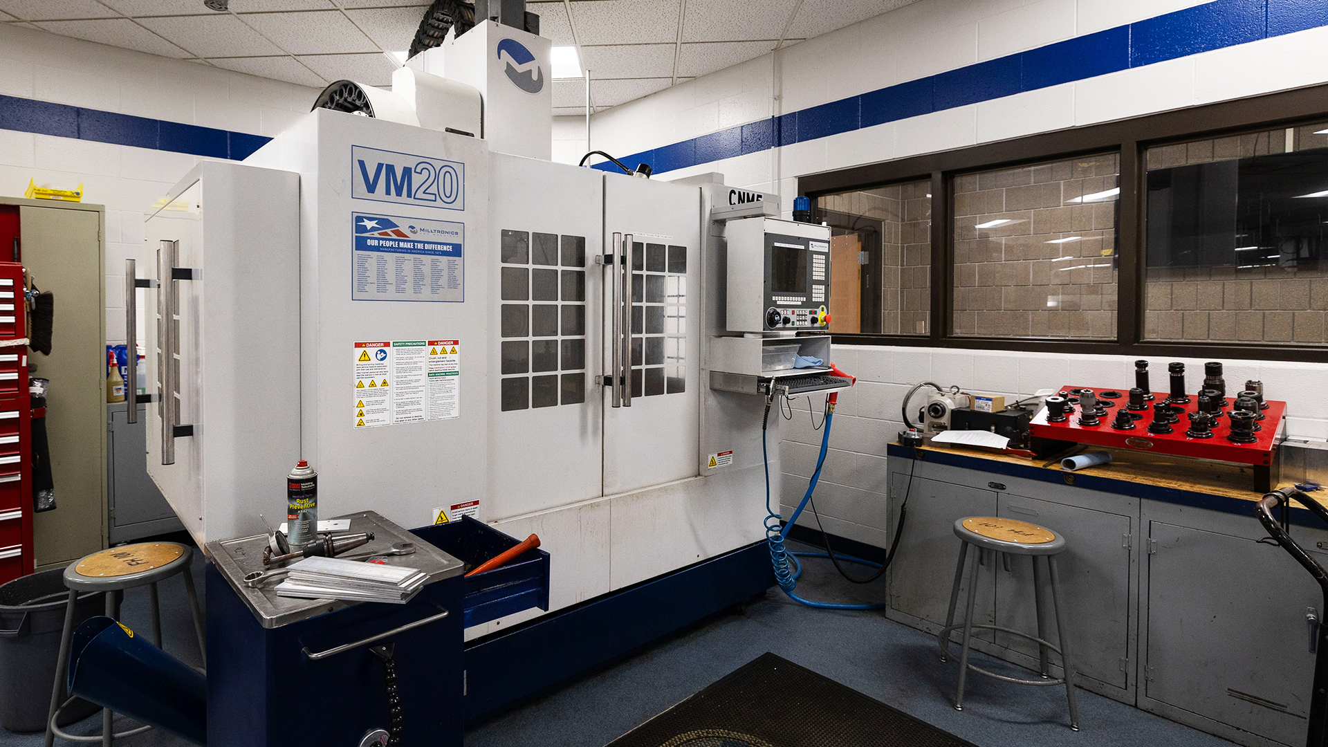 Milltronics VM20 vertical machining center.