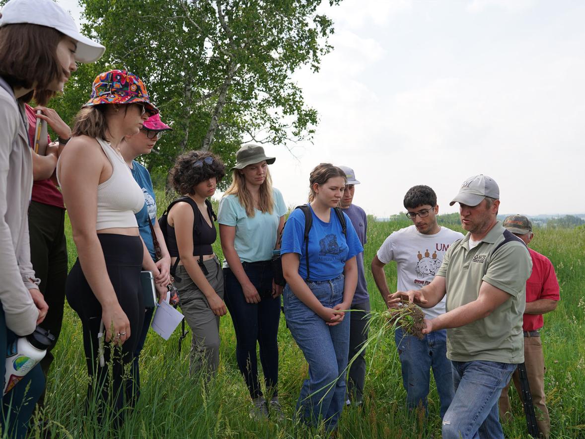 Students from across country impact community relations, watershed sustainability with UW-Stout mentors Featured Image