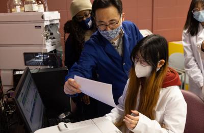 Xinyue Wu and Program Director Taejo Kim in the Food Science Lab.